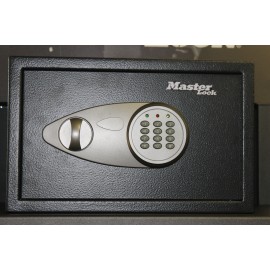 Coffre Fort Master Lock à combinaison numérique X055ML taille moyenne